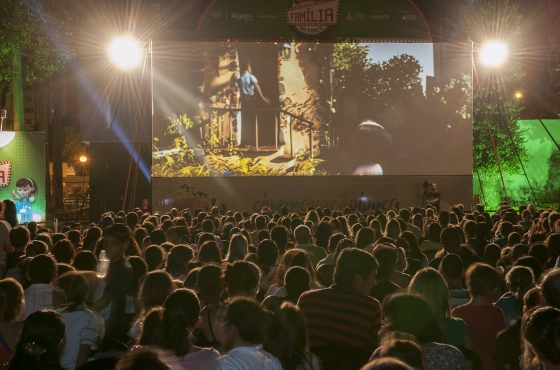 Cine Família na Praça levou Experiência de Cinema a Céu Aberto para mais de 12 mil pessoas em oito cidades do interior mineiro 